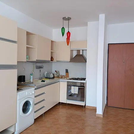 Flori * Golem (Tirana)